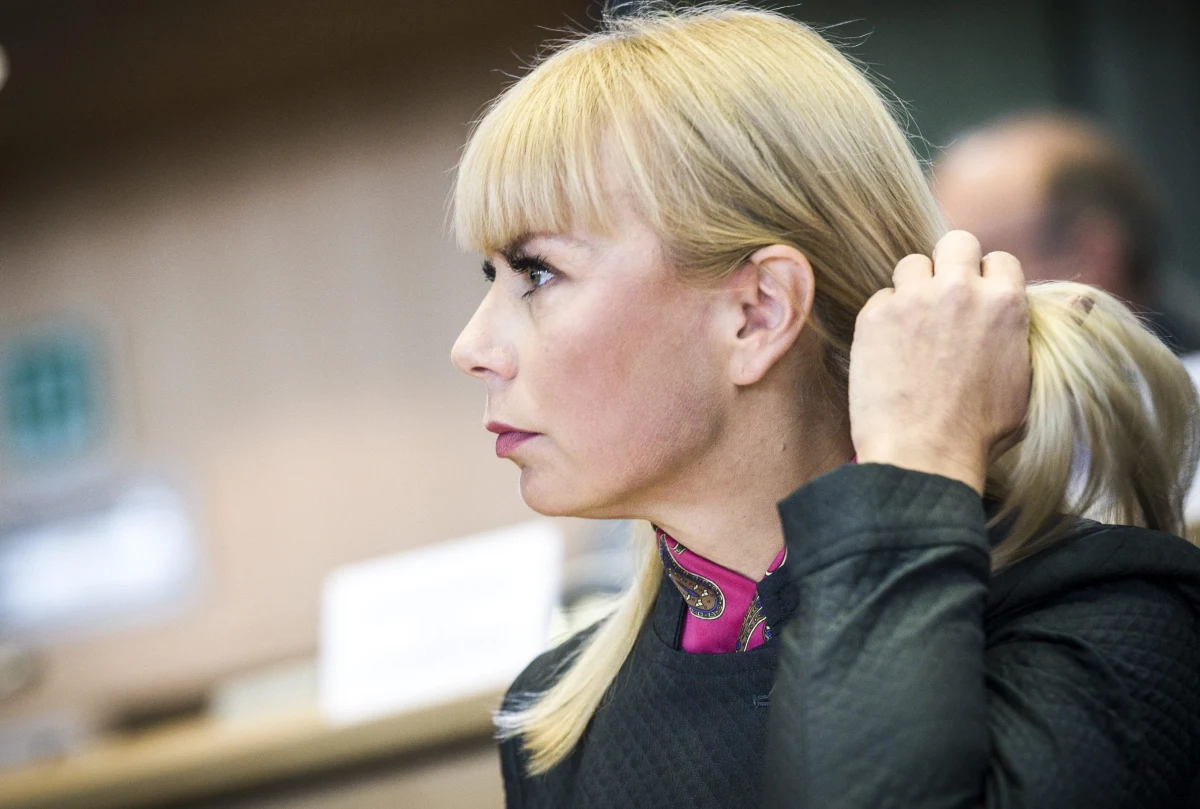 Po zeszłorocznej kompromitacji, kiedy to rosyjska rakieta Sojuz umieściła unijne satelity na niewłaściwej orbicie - polska komisarz ds. rynku wewnętrznego Elżbieta Bieńkowska zdecydowała się ubezpieczyć nowe rakiety i satelity biorące udział w programie nawigacyjnym Galileo. Koszty nieudanego wyniesienia wyniosły około 150 mln euro. Poniosła je w całości Unia Europejska. 