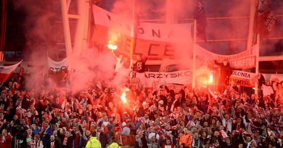 Polska zostanie ukarana za zachowanie kibiców podczas meczu eliminacji do Euro 2016 z Irlandią w Dublinie. Chodzi o race odpalone na polskim sektorze. O wysokości kary UEFA zdecyduje 21 maja.