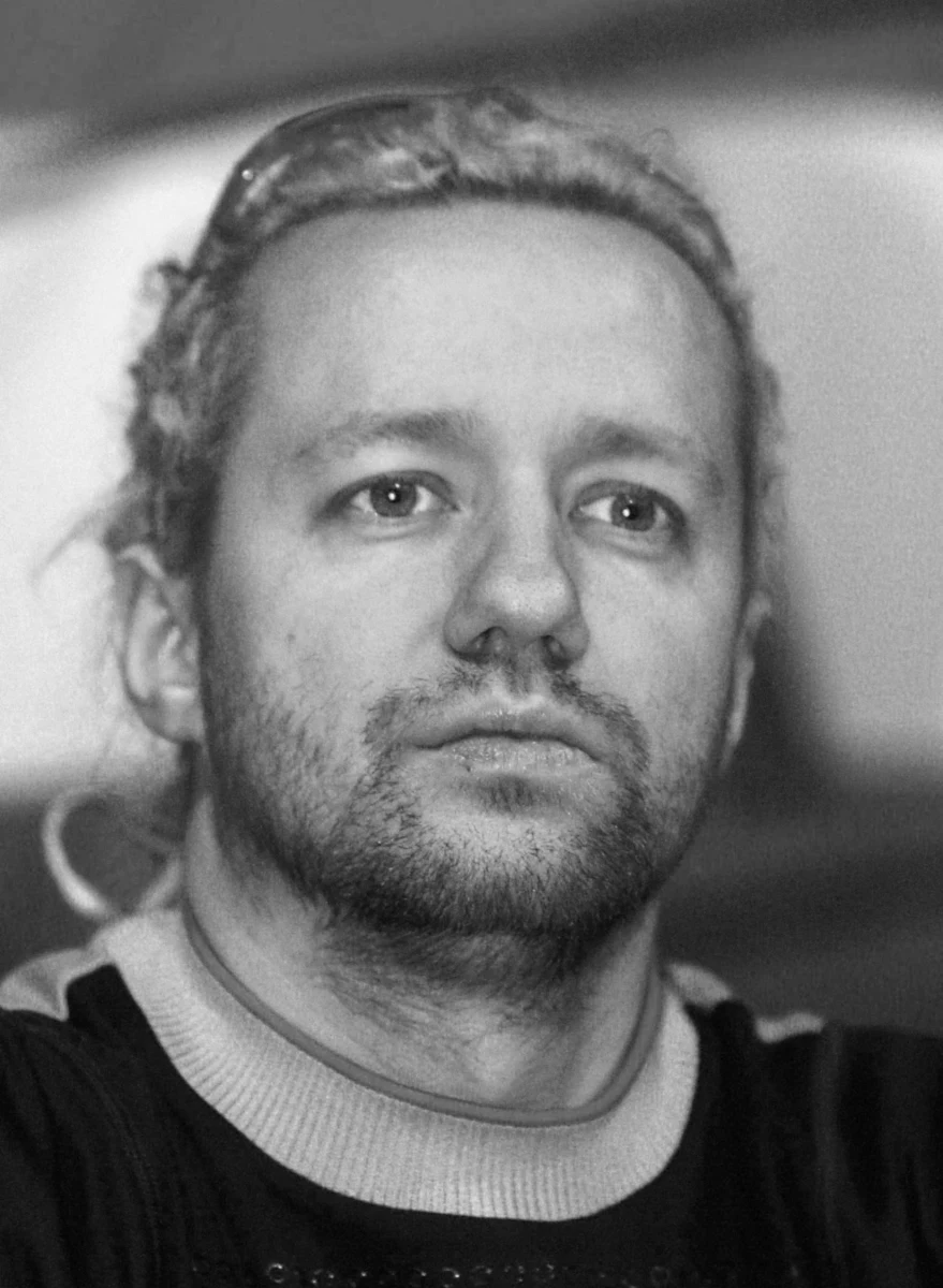 Robert Leszczyński nie żyje. Dziennikarz muzyczny miał 48 lat. "Był człowiekiem, którego nie da się jakoś zaszufladkować, bo z jednej strony był niesamowicie walczący o swoje, bezkompromisowa, a z drugiej strony, kiedy się z nim usiadło był niesamowicie łagodny, wrażliwy, taki dusza-chłopak - w ten sposób wspominał go Jacek Cygan, autor tekstów piosenek, poeta, który przez wiele lat pracował z Leszczyńskim.