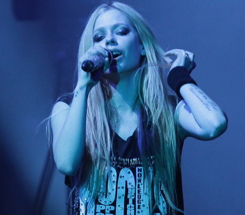 Kanadyjska wokalistka Avril Lavigne ujawniła, że w ostatnim czasie chorowała na boreliozę, zakaźną chorobą przenoszoną przez kleszcze.