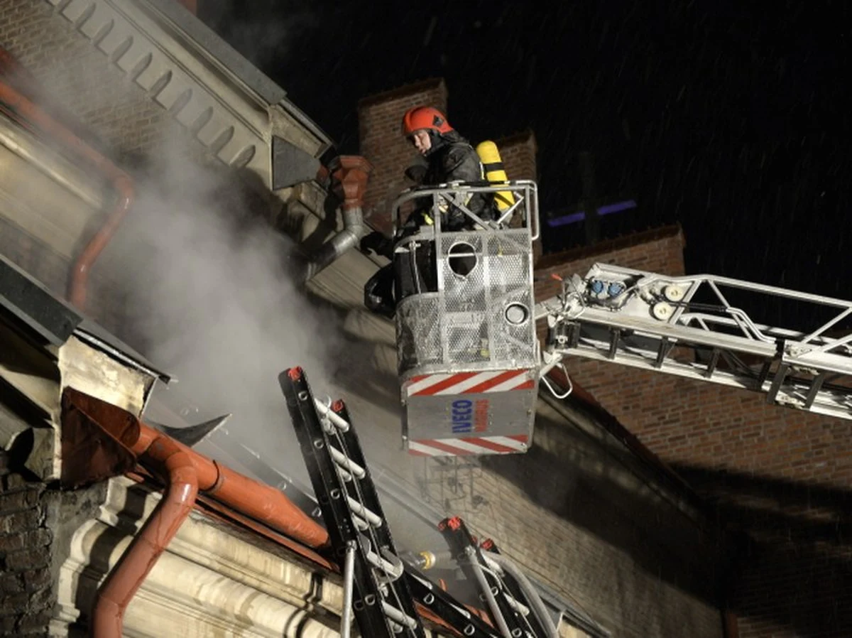 Pożar w zakrystii kościoła w podkarpackich Pikulicach. Na miejsce wysłano 35 strażaków.