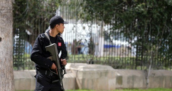 Tunezyjska policja zatrzymała 21 osób, które były bezpośrednio zamieszane w zamach na Muzeum Bardo w Tunisie. W ataku z 18 marca zginęło 21 zagranicznych turystów. .