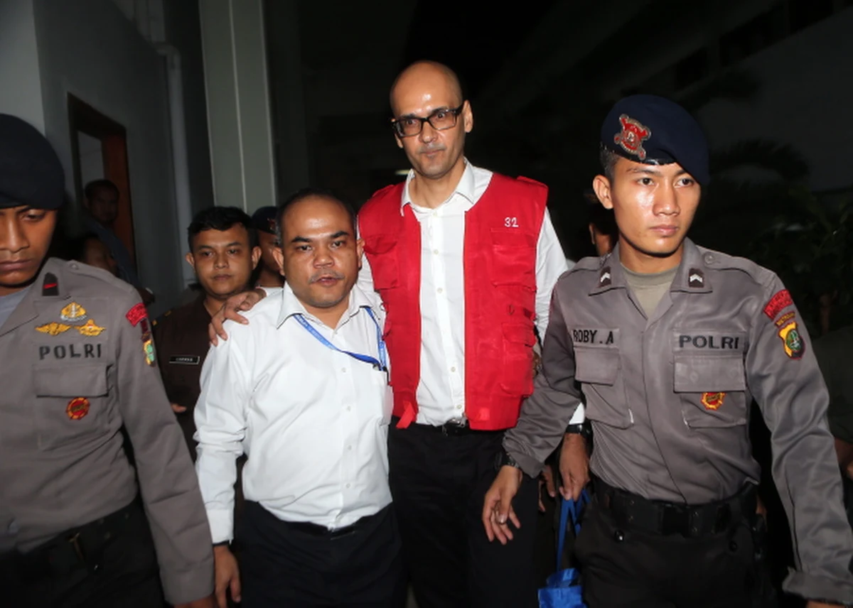 Na 10 lat więzienia skazał sąd w Dżakarcie nauczyciela z Kanady i jego indonezyjskiego asystenta za wykorzystywanie seksualne trójki dzieci w prestiżowej szkole międzynarodowej w stolicy Indonezji. 45-letni Kanadyjczyk Neil Bantleman, który został aresztowany w lipcu ubiegłego roku, nie przyznaje się do winy i będzie odwoływał się od wyroku.