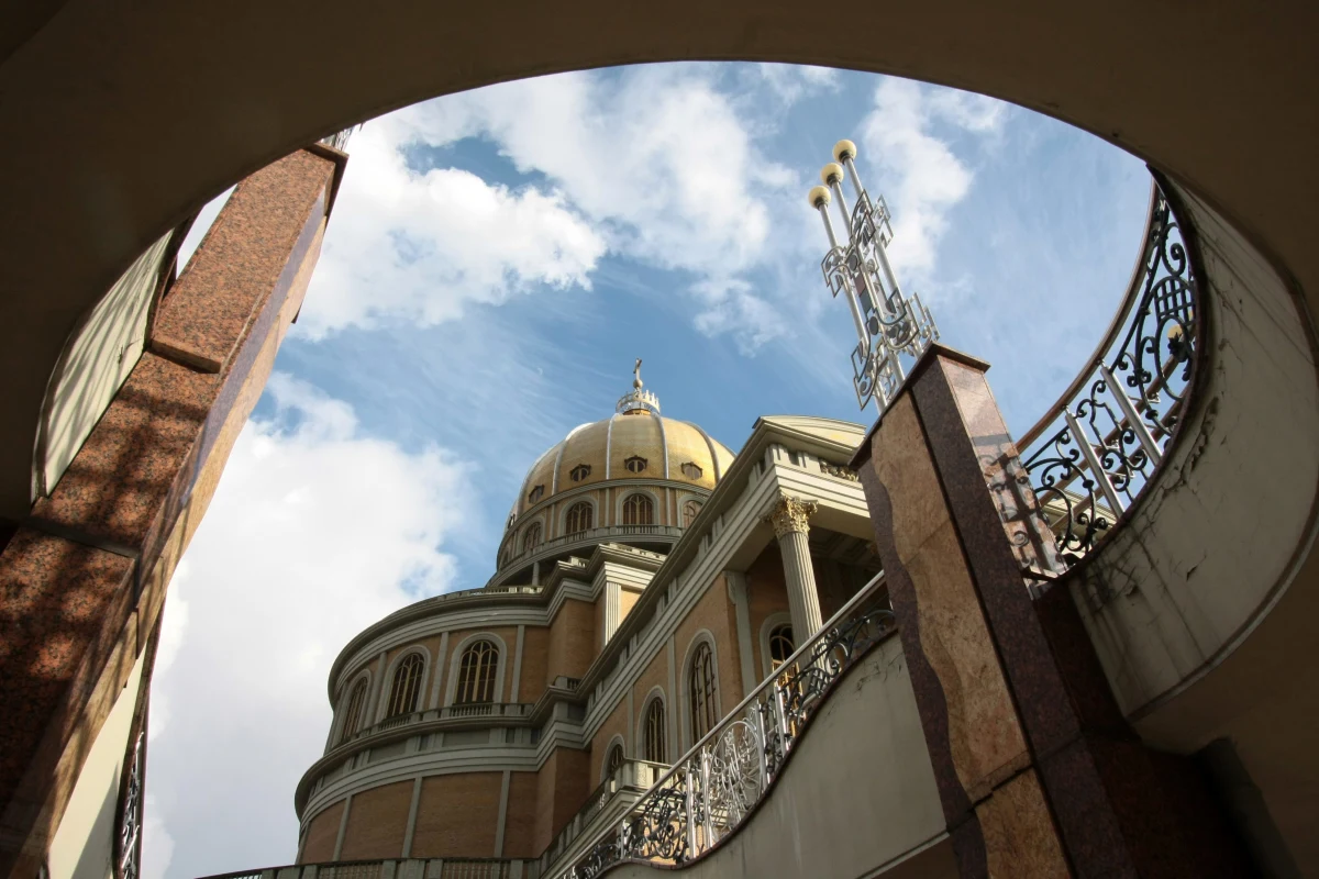Sanktuarium Maryjne w Licheniu to miejsce odrodzenia duchowego, ale również odpoczynku fizycznego, emocjonalnego, w samotności czy w gronie rodziny, przyjaciół. Miejsce spotkania z kulturą i historią. Idealne na wielkanocne wyciszenie.