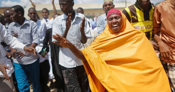 Islamistyczna partyzantka z Somalii Al-Szabab, odpowiedzialna za czwartkowy atak na kampus uniwersytecki w kenijskiej Garissie, w wydanym oświadczeniu zapowiedziała kolejne krwawe zamachy w Kenii. W tym krwawym zamachu zginęło blisko 150 osób.