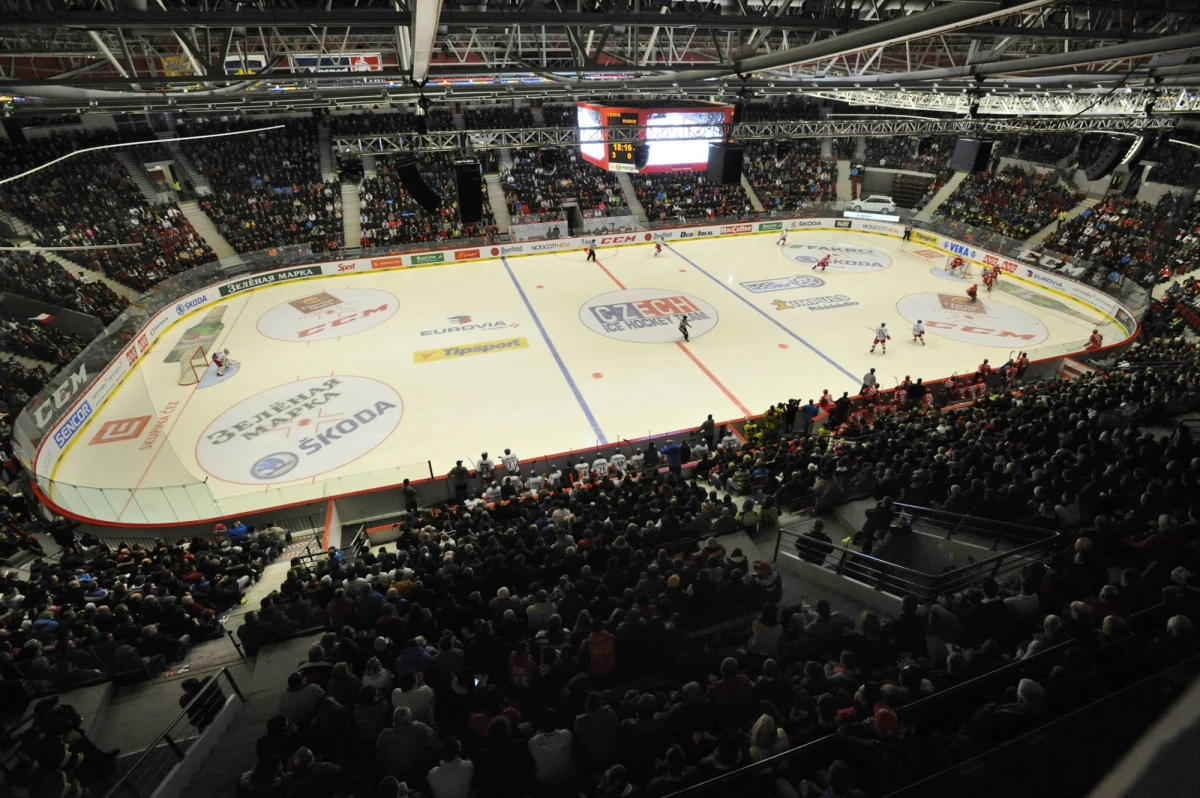 Dalekie od świątecznych nastroje panują w Soedertaelje w środkowej Szwecji. Tamtejszy klub hokejowy Soedertaelje SK przegrał w czwartek spotkanie z Sundsvall i po 89 latach gry w dwóch najwyższych ligach spadł do trzeciej. Fakt ten tak bardzo rozwścieczył kibiców, że… zniszczyli samochody wszystkich zawodników i działaczy.