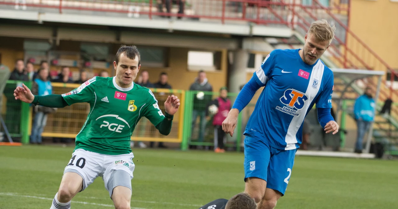 Paulus Arajuuri (z prawej) rozegrał dobry mecz przeciwko PGE GKS Bełchatów