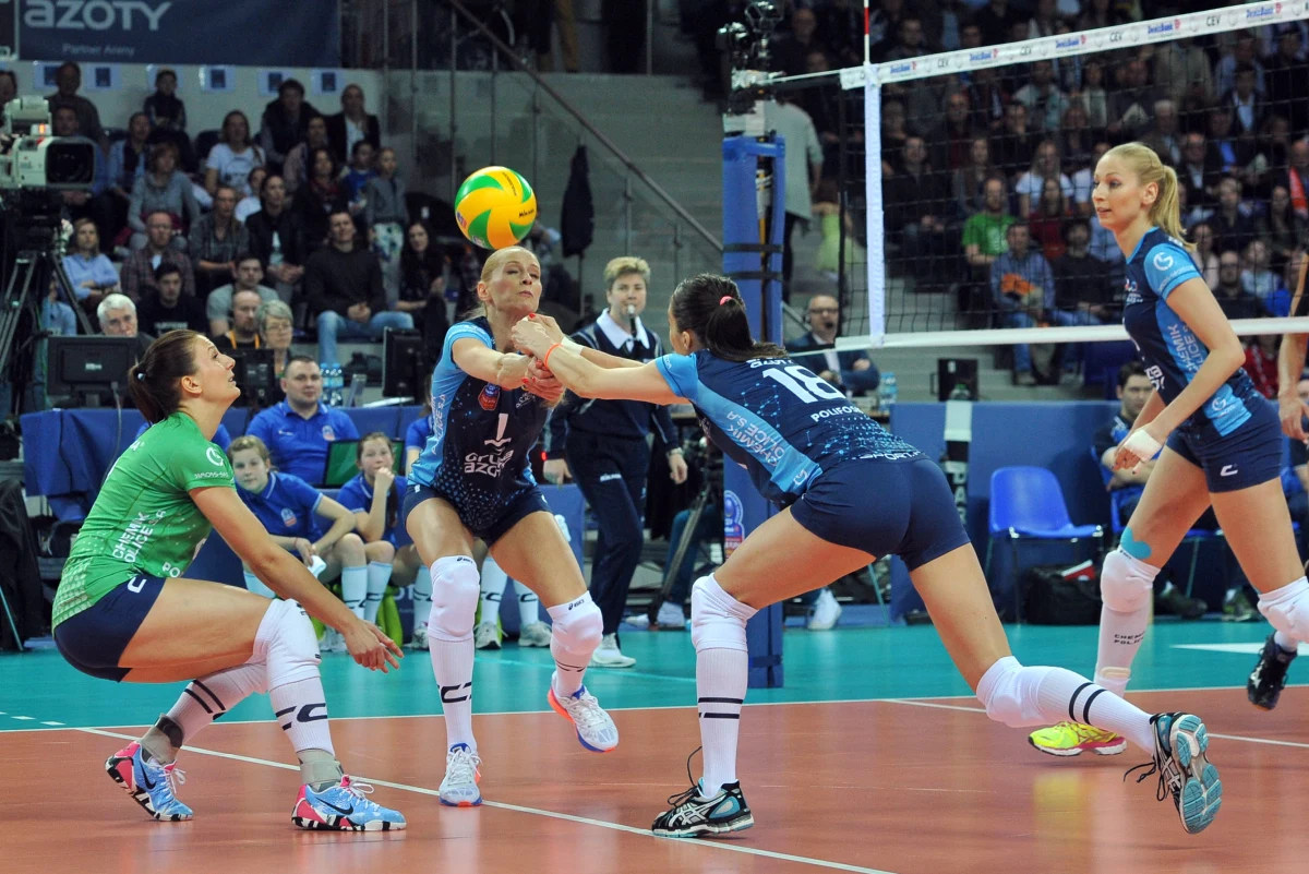 Siatkarki Eczacibasi VitrA Stambuł pokonały włoski zespół Unendo Yamamay Busto Arsizio 3:0 (25:22, 25:20, 25:21) w decydującym meczu rozgrywanego w Szczecinie turnieju Ligi Mistrzyń. W spotkaniu o trzecie miejsce Chemik Police uległ innej tureckiej drużynie VakifBank Stambuł 0:3 (19:25, 21:25, 17:25).