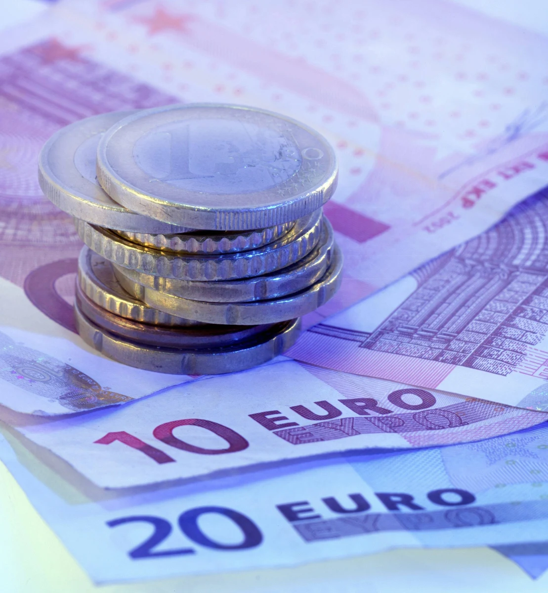 Grecja zobowiązała się, że 9 kwietnia spłaci 450 mln euro raty kredytu, przyznanego jej przez Międzynarodowy Fundusz Walutowy - poinformowała szefowa MFW. Christine Lagarde spotkała się w niedzielę z ministrem finansów Grecji Janisem Warufakisem.