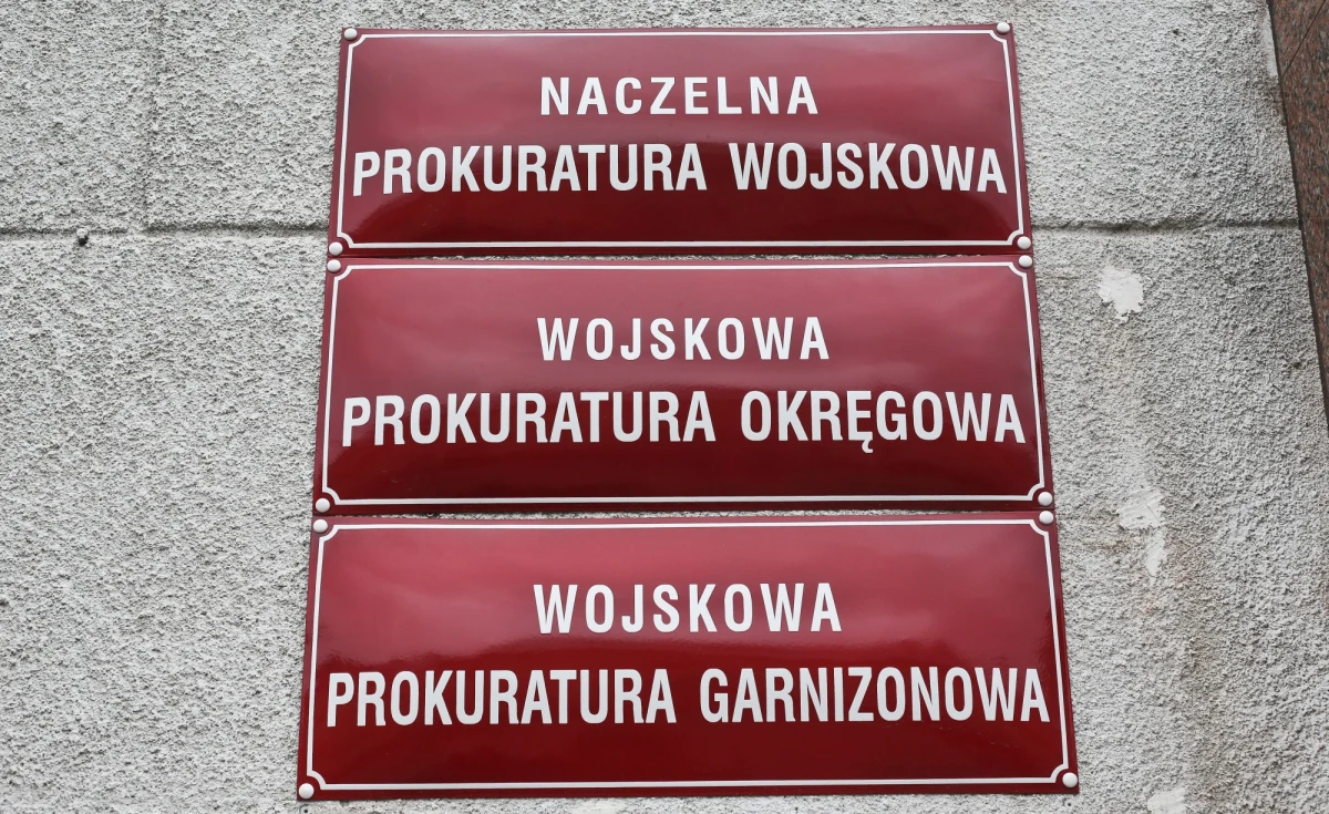 Najnowsza ekspertyza dźwiękowa i stenogramy rozmów z tupolewa to część kompleksowej opinii, przygotowanej przez biegłych na zlecenie Okręgowej Prokuratury Wojskowej. Dziennikarze RMF FM dotarli do najnowszej dokumentacji ekspertów, którzy na nowo odczytali zapis rejestratora rozmów w kokpicie prezydenckiego tupolewa. To o 1/3 więcej słów niż w dotychczas publikowanych odczytach. Prokuratura mówi jednak, że "na razie zapoznaje się z publikacją".