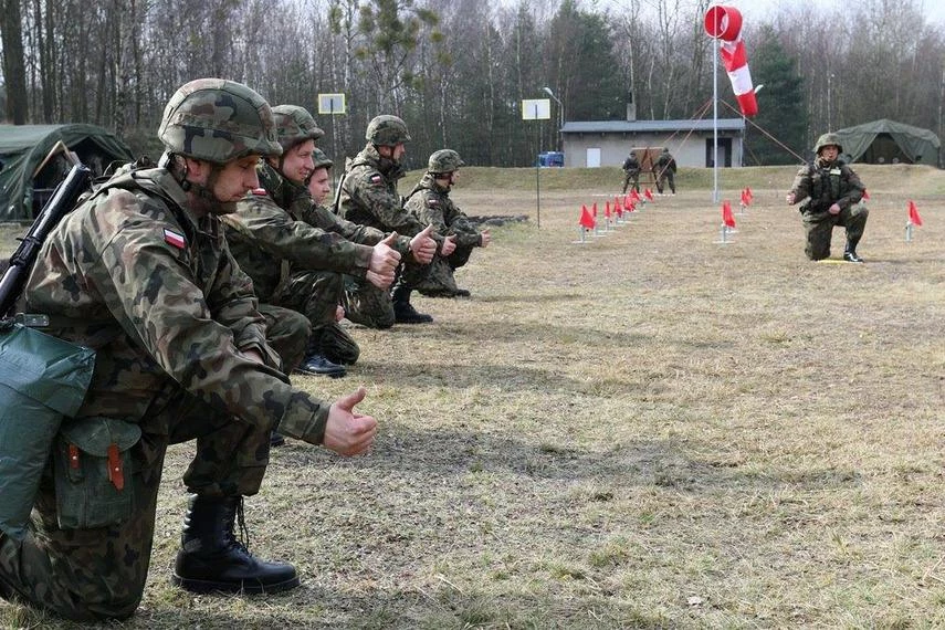 Ćwiczenia żołnierzy rezerwy 5 Pułku Chemicznego w Tarnowskich Górach