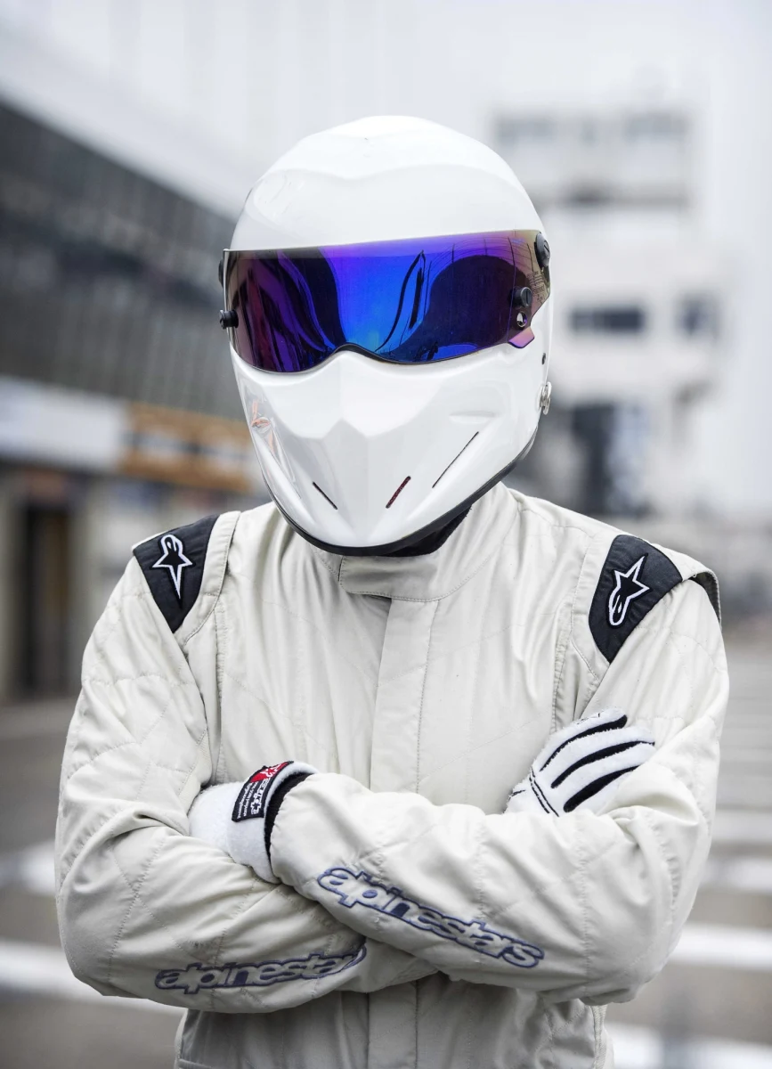 Legendarny kierowca testowy brytyjskiego programu BBC "Top Gear" Stig zmierzy się z norweską sztafetą, w skład której wchodzą: biegaczka narciarska Therese Johaug, skoczek Rune Velta, biathlonista Emil Hegle Svendsen i snowboardzista Terje Hakonsen. Nagranie programu z serii "The Challenge" ma być w utrzymywanym w ścisłej tajemnicy miejscu w Norwegii.