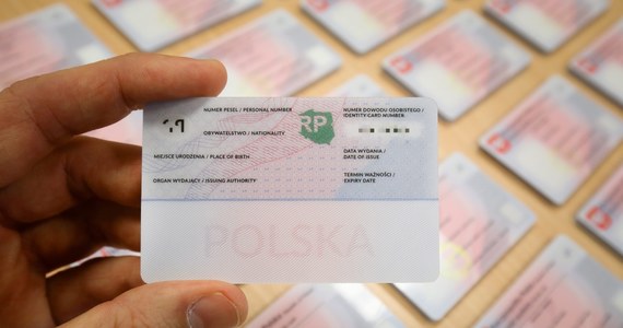 Mimo nocnej aktualizacji - System Rejestrów Państwowych nadal jest pełen błędów. System, podobnie jak obsługująca go aplikacja "Źródło", zostały uruchomione miesiąc temu - w teorii miały ułatwić urzędnikom pracę, w praktyce - sprawiają masę problemów.