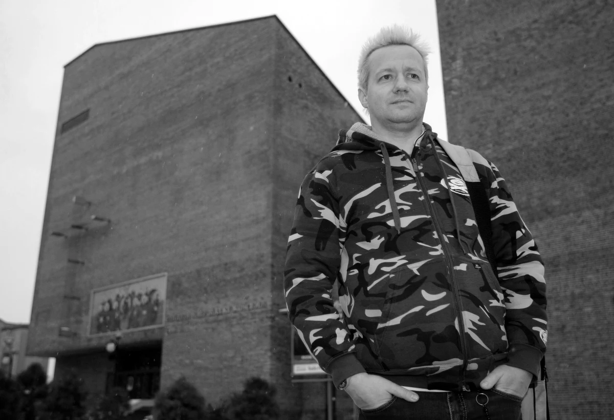 Niewydolność wielonarządowa to wstępna przyczyna śmierci Roberta Leszczyńskiego - orzekli śledczy z warszawskiej prokuratury. Dziś przeprowadzono sekcję zwłok dziennikarza. 