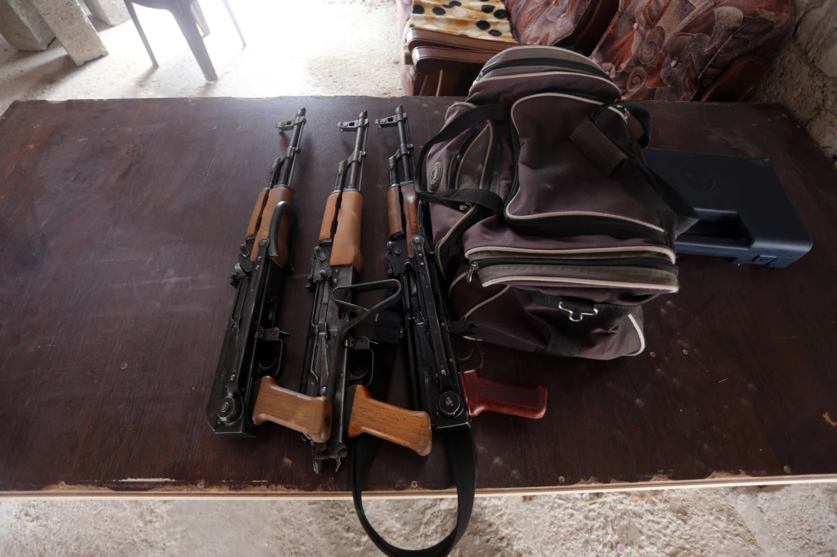 Dżihadyści z organizacji Państwo Islamskie uwolnili po ośmiu miesiącach przetrzymywania ponad 200 jazydów, uprowadzonych w regionie miasta Sindżar na północy Iraku. Wśród uprowadzonych były dzieci i osoby starsze. 