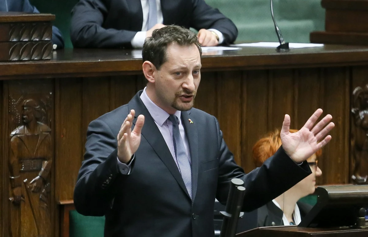 Nagana to kara, jaką otrzymał poseł niezrzeszony Armand Ryfiński za obraźliwe zwrócenie się do Jarosława Kaczyńskiego podczas jednego z posiedzeń Sejmu. Parlamentarzysta nazwał szefa Prawa i Sprawiedliwości „kurduplem”. 