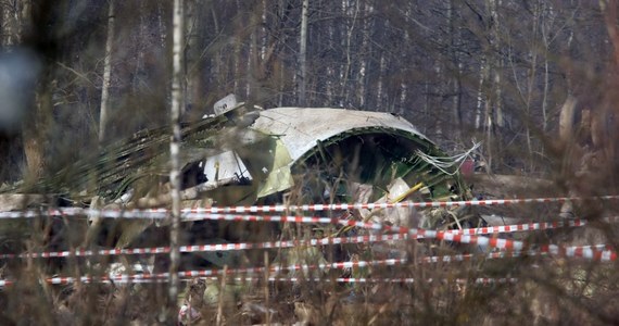 Są dwie opinie biegłych na temat słów, które miały paść w kabinie tupolewa 10 kwietnia 2010 roku - informuje prokurator generalny Andrzej Seremet. Pierwszą z nich i stenogram, który powstał na jej podstawie, ujawnili dziennikarze RMF FM. Druga "stawia pewne znaki zapytania" co do osób, które wypowiadają konkretne kwestie w stenogramie.