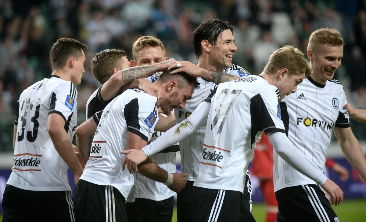 Legia Warszawa awansowała do finału piłkarskiego Pucharu Polski. Mecz z Podbeskidziem Bielsko-Biała wygrała 2:0. Obie bramki zdobył Marek Saganowski. 