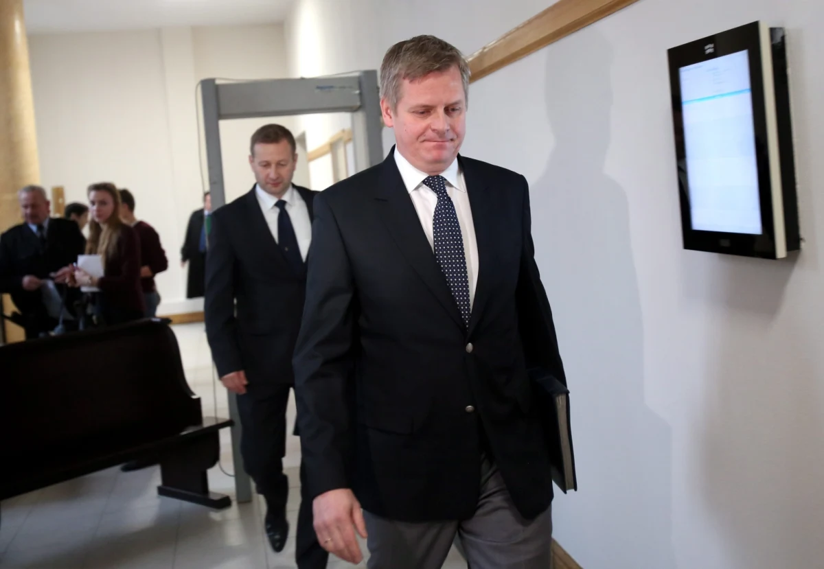 ​Rozprawa przeciwko byłemu wiceszefowi BOR-u Pawłowi Bielawnemu odbędzie się bez Tomasza Arabskiego. Były szef kancelarii premiera Donalda Tuska, a obecnie ambasador w Madrycie, usprawiedliwił swoją nieobecność strajkiem lotniczym we Francji. Arabski jest jednym z głównych świadków w sprawie Bielawnego, któremu prokuratura zarzuca złe przygotowanie wizyty prezydenckiej delegacji w Smoleńsku w 2010 roku.