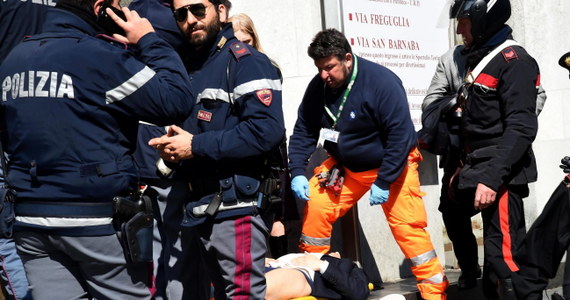 Cztery osoby nie żyją, dwie są ranne - to bilans strzelaniny w sądzie w Mediolanie. Jej sprawca to 57-letni mężczyzna sądzony za umyślne doprowadzenie do bankructwa swej firmy. Zatrzymano go, gdy uciekał na motorze. Wśród jego ofiar są sędzia i adwokat. 