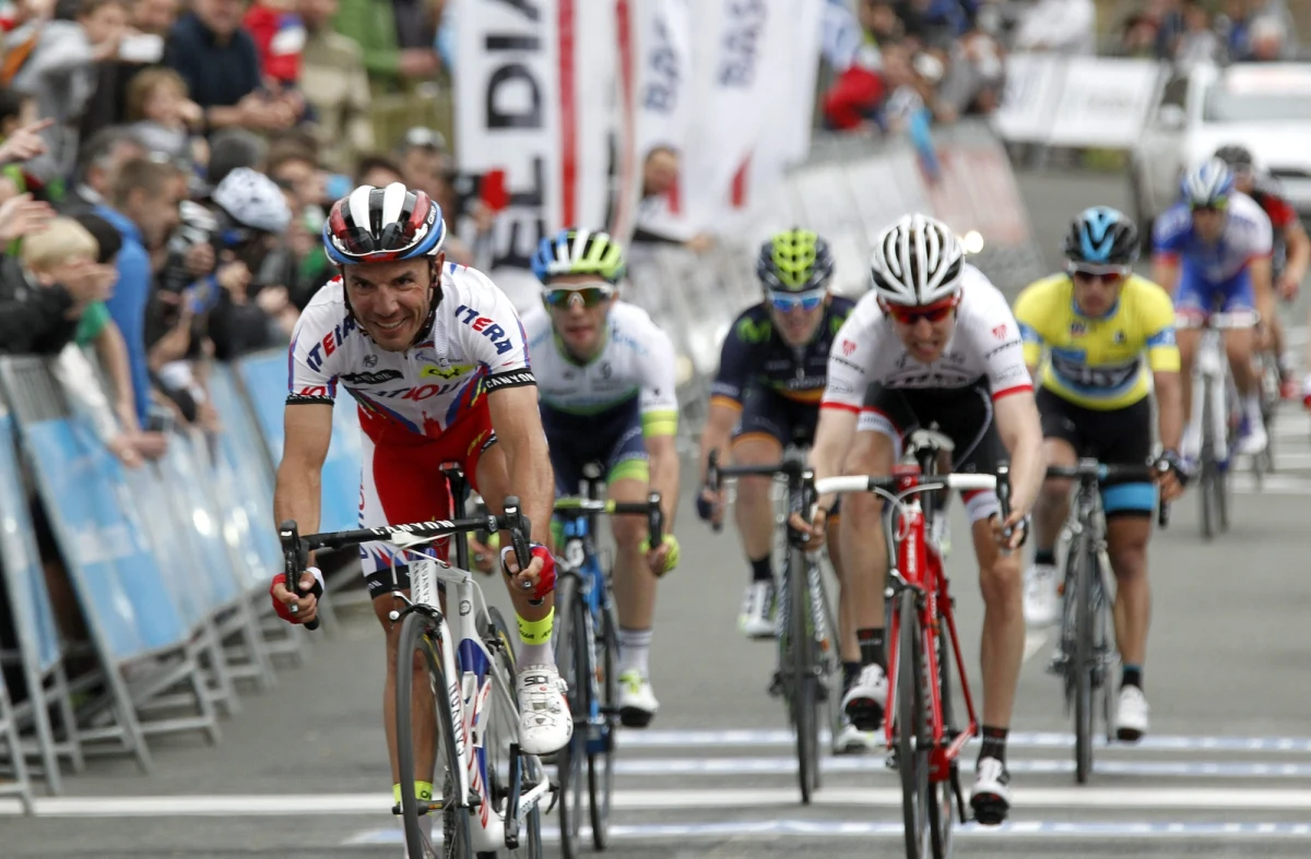 Hiszpan Joaquim Rodriguez z ekipy Katiusza wygrał czwarty etap wyścigu kolarskiego Dookoła Kraju Basków. Liderem pozostał Kolumbijczyk Sergio Henao. Michał Kwiatkowski i Rafał Majka stracili do czołowej grupki 23 sekundy.