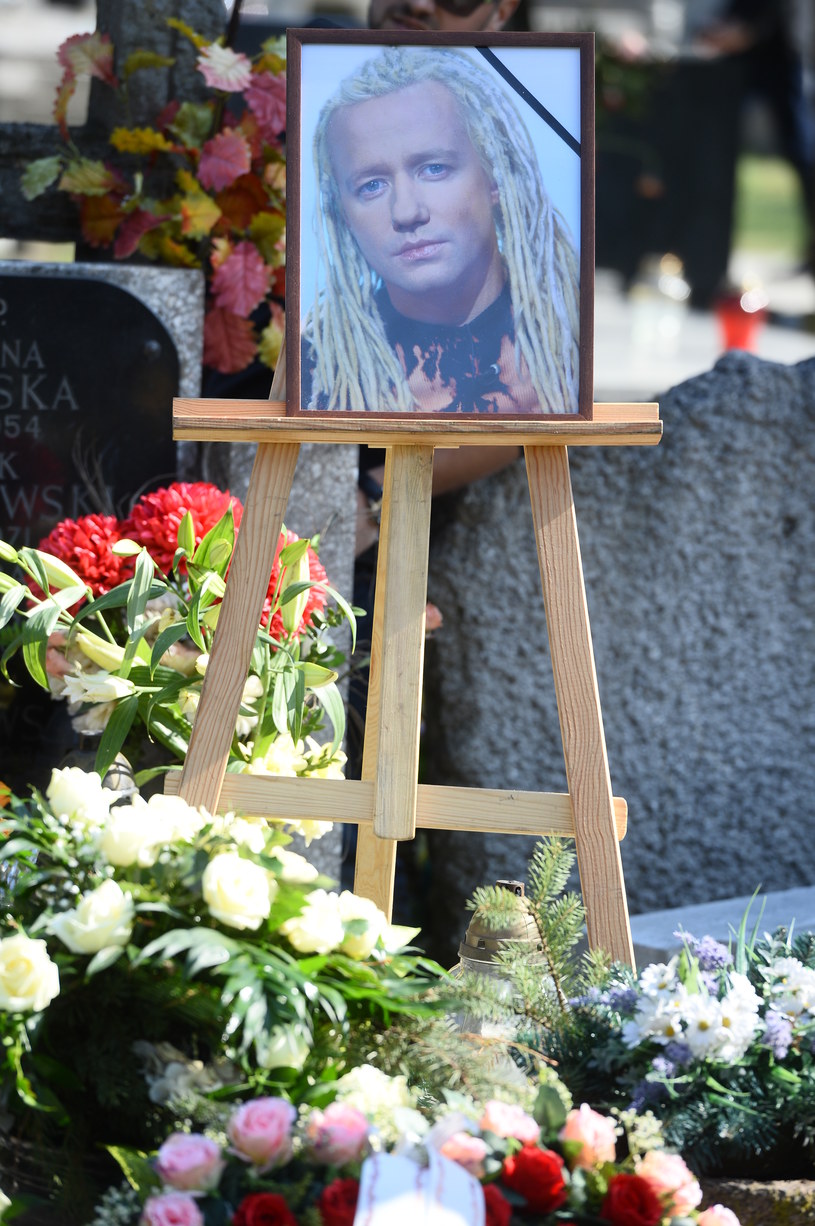 Robert Leszczyński został pochowany na Cmentarzu Wojskowym na Powązkach. Pogrzeb odbył się 10 kwietnia o godzinie 14:00.