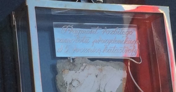 Rzekomy fragment tupolewa umieszczono dziś na tablicy poświęconej ofiarom tragedii smoleńskiej w Kościerzynie na Pomorzu. Była to oddolna inicjatywa, między innymi jednego z byłych radnych powiatu. 