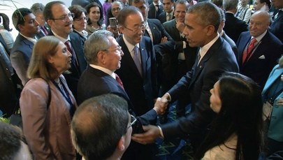 Obama i Castro uścisnęli sobie dłonie
