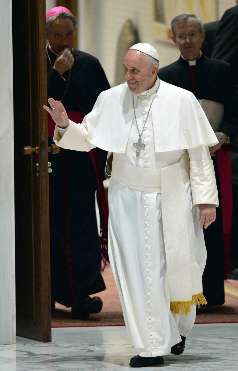 "Wielkim wyzwaniem dla naszego świata jest globalizacja solidarności i braterstwa, w miejsce globalizacji dyskryminacji i obojętności" – stwierdził papież Franciszek w przesłaniu na Szczyt Ameryk w Panamie. Podkreślił, iż nie wystarczy nadzieja, że dzięki rozwojowi biedni będą karmić się okruszkami ze stołu bogatych.