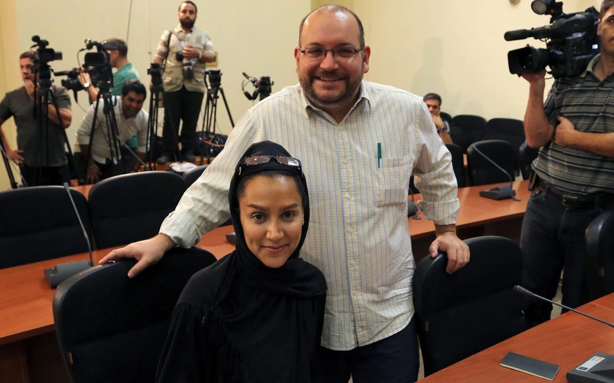 Korespondent "Washington Post" w Teheranie Jason Rezaian, od ponad ośmiu miesięcy przebywający w irańskim więzieniu, został oskarżony o szpiegostwo. 38-latek, który ma podwójne obywatelstwo - USA i Iranu, stanie przed irańskim trybunałem rewolucyjnym.