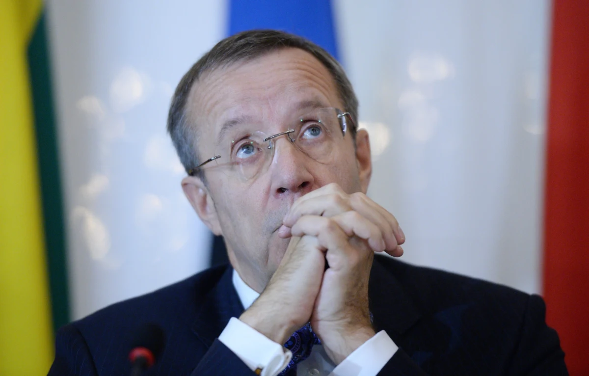 Prezydent Estonii Toomas Hendrik Ilves wezwał NATO do zwiększenia liczebności wojsk w swym kraju. W wywiadzie dla "DailyTelegraph" przyznał, że wojska rosyjskie, stacjonujące tuż przy granicy z Estonią, mogłyby w ciągu czterech godzin wejść do Tallina. 