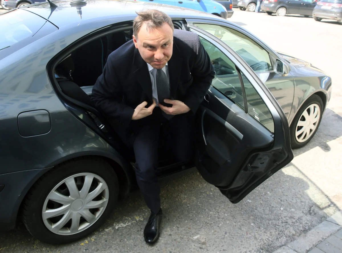 "Deklaruję, że jeżeli zostanę wybrany na urząd prezydenta RP przez moich rodaków, powołam Narodową Radę Rozwoju, która będzie składała się z ekspertów, specjalistów różnych dziedzin, które w Polsce wymagają naprawy: gospodarka, służba zdrowia, edukacja" - oświadczył Andrzej Duda podczas spotkania z mieszkańcami Płocka. Przekonywał, że "przywrócenie Polski na drogę rozwoju to dzisiaj dziejowe wymaganie" i jednocześnie zadanie dla prezydenta, który ze środowiskami eksperckimi powinien pracować nad strategiami rozwoju. 