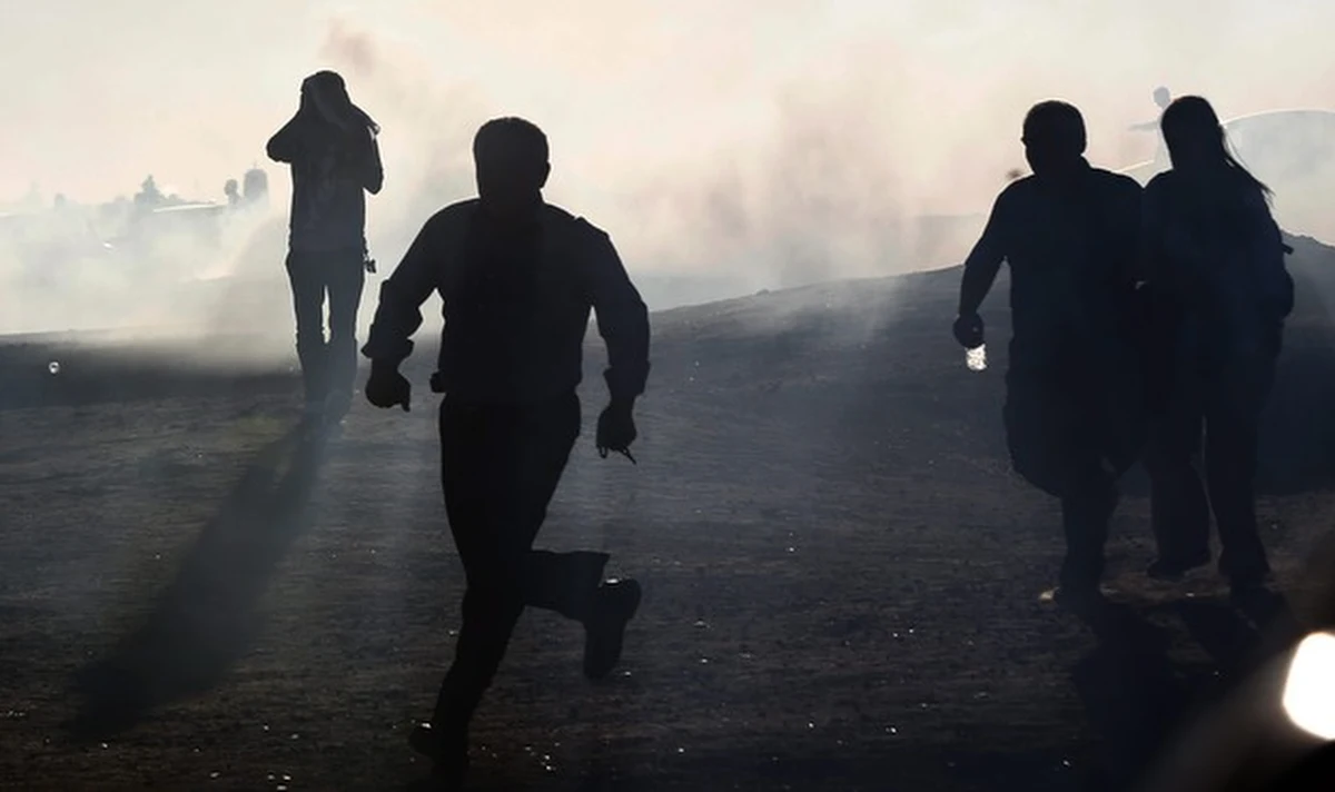 ​Niemieccy dżihadyści uczestniczą w torturowaniu zakładników przetrzymywanych w więzieniach Państwa Islamskiego - podaje dziennik "Sueddeutsche Zeitung" powołując się na zeznania 27-letniego Niemca, który do połowy zeszłego roku sam był więźniem islamistów.