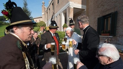 Piwo i bawarskie przyjęcie. Tak świętował Benedykt XVI