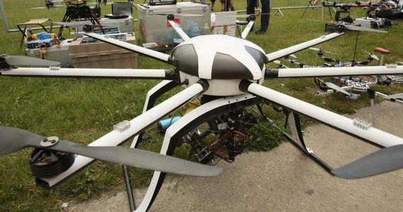 Przedstawiciel rosyjskiego Sztabu Generalnego gen. Andriej Kartapołow stwierdził, że od stycznia można było zaobserwować regularne loty amerykańskich dronów Global Hawk nad Morzem Czarnym.  Co więcej, takie maszyny zaczęły się w marcu pojawiać nad Ukrainą. 