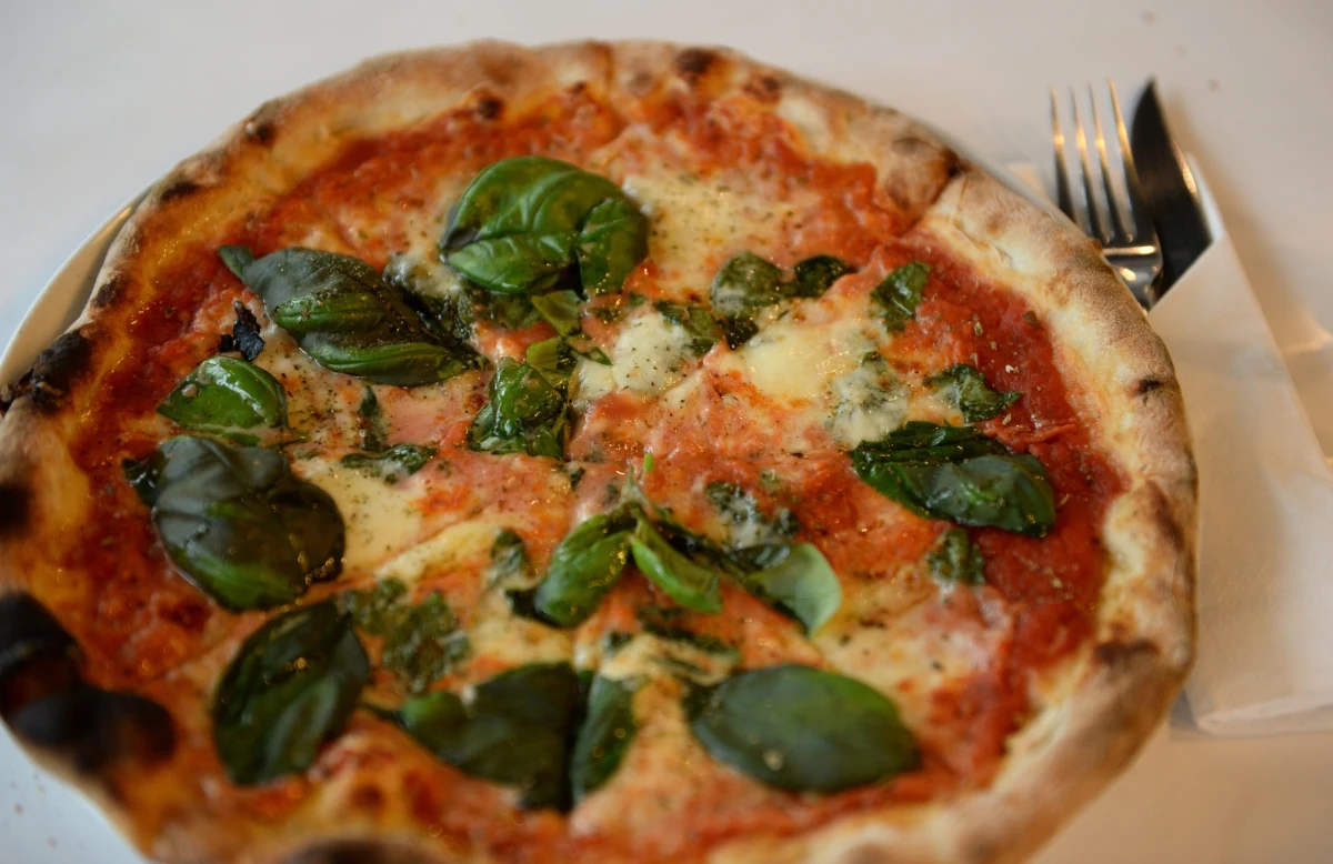 Przed gimnazjalistami prawdziwy egzaminacyjny maraton! Jeśli jednak macie ochotę na chwilę relaksu - wybierzcie się z nami do Telepizzy. Wystarczy, że macie konto mailowe i ważną legitymację poświadczającą naukę w ostatniej klasie gimnazjum. RMF FM i Interia.pl fundują 3 tysiące darmowych pizz i 30 tysięcy kuponów rabatowych!