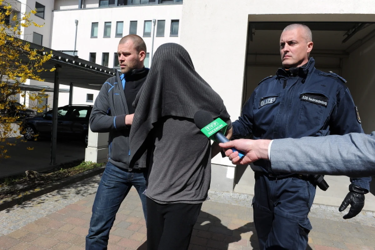 Jest decyzja szczecińskiego sądu o tymczasowym areszcie dla porywacza małej Mai spod Szczecina. Prokurator wnioskował o zatrzymanie go na 14 dni. Ma to pozwolić wszcząć procedurę ściągnięcia Adriana M. z Niemiec do Polski. Mężczyzna wraz z uprowadzonym dzieckiem został zatrzymany w środę w Niemczech. 