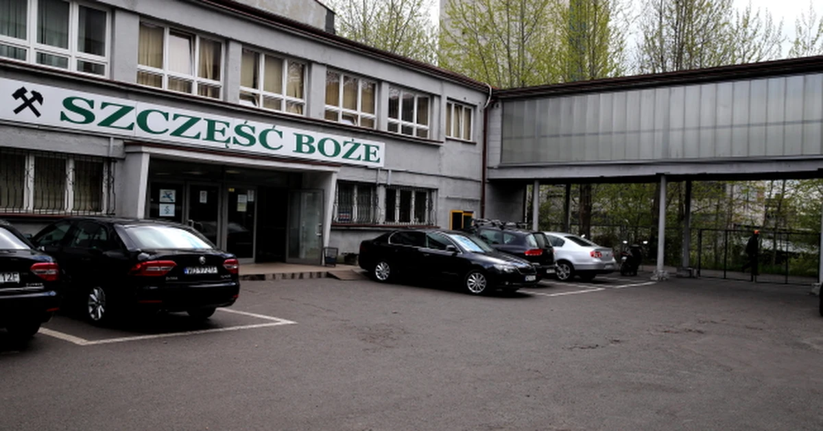 Trwają poszukiwania dwóch pracowników kopalni Wujek. Krótko po północy doszło tam do silnego wstrząsu - podał Wyższy Urząd Górniczy w Katowicach. Pod ziemię zjechało 40 ratowników.