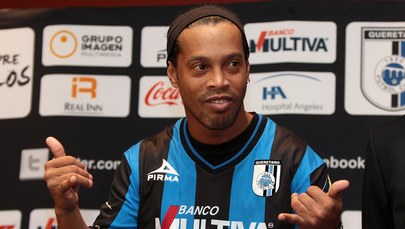 Ronaldinho zaprzecza, że kończy karierę 