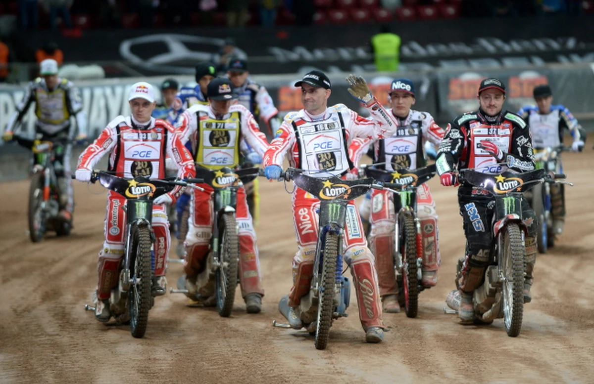 Z powodu fiaska organizacji żużlowej Grand Prix Polski potrzebna będzie konsultacja z prawnikami odnośnie nieodpowiedniego przygotowania toru przez firmę "Speed Sport" – zapowiedział wiceprezes Polskiego Związku Motorowego Michał Sikora. Wczorajsze zawody zostały przerwane po 12. biegu z powodu złego stanu toru i problemów z maszyną startową.