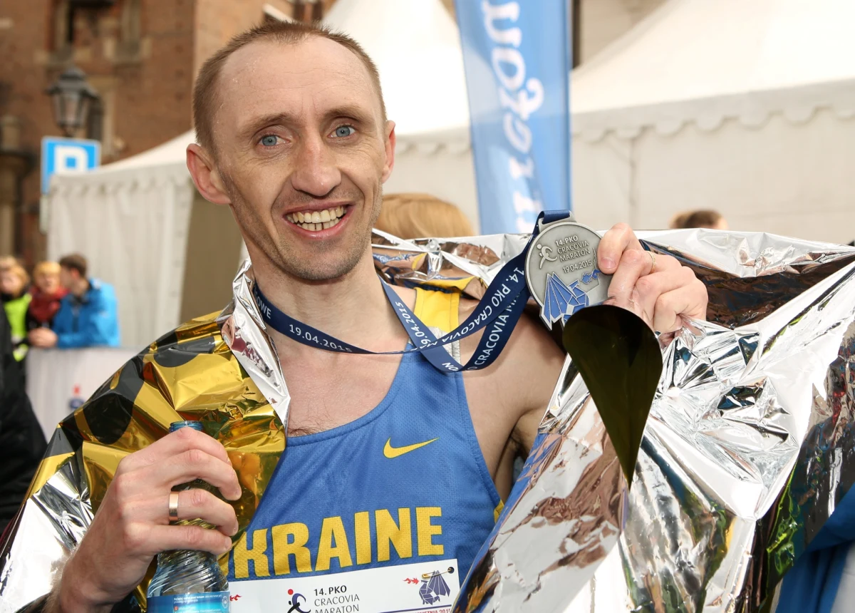 Ukrainiec Taras Salo oraz Kenijka Hellen Jepkosgei Kimutai  zwyciężyli w 14. PKO Cracovia Maraton. Najlepsi z Polaków - 7. Andrzej Lachowski  i 5. wśród kobiet Mariola Sojda. Dystans 42 km 195 m pokonało ponad pięć tysięcy osób z 46 krajów. Cracovia Maraton to ostatnia impreza kończąca cykl Krakowskich Spotkań Biegowych. Wczoraj biegacze walczyli o Puchar Radia RMF FM oraz wzięli udział w biegach: Rodzinnym i Par. Spotkania rozpoczęły się od piątkowego Nocnego Biegu.