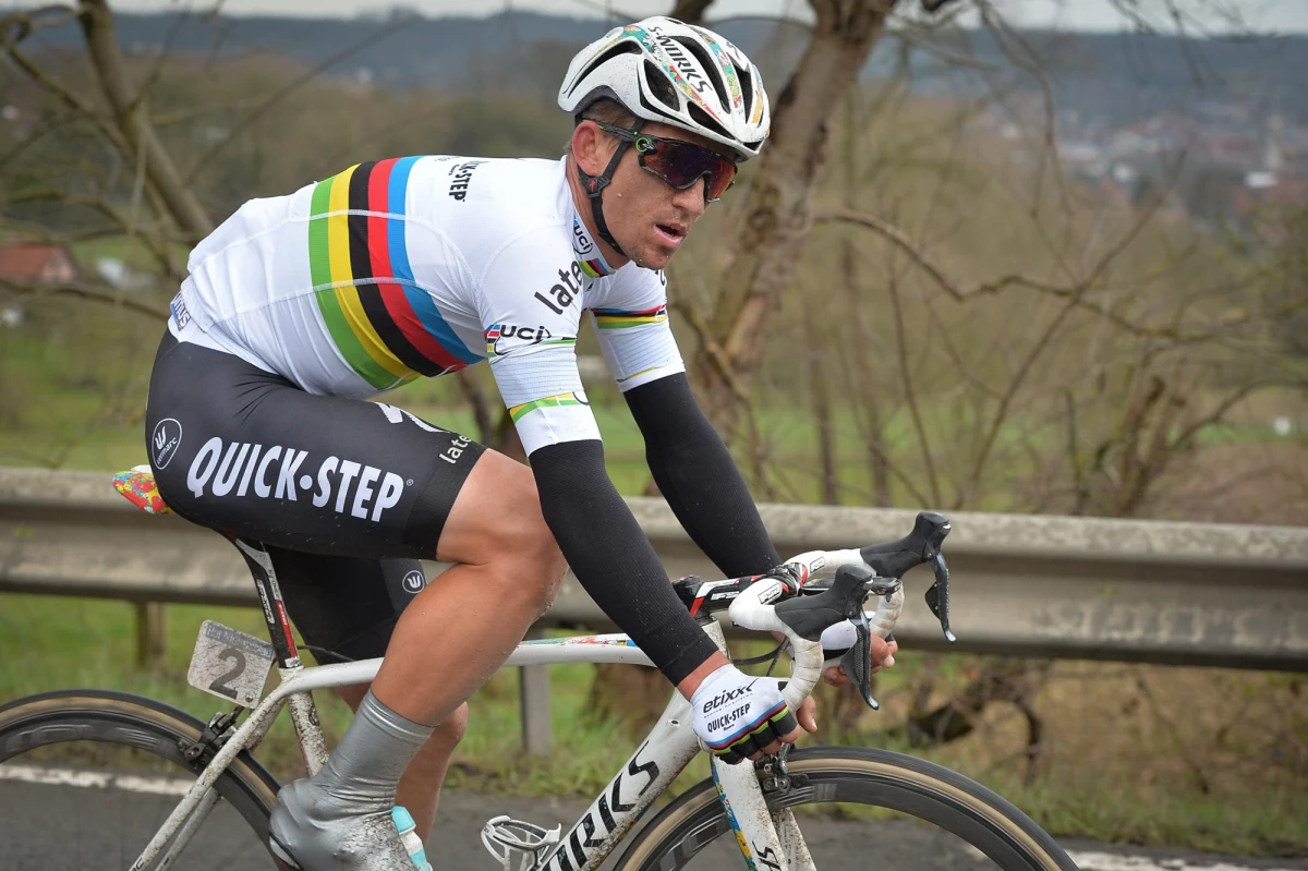 Michał Kwiatkowski (Etixx-Quick Step) wygrał w Berg enTerblijt koło Valkenburga najbardziej prestiżowy holenderski klasyk kolarski Amstel Gold Race. Polak na finiszu wyprzedził Hiszpana Alejandro Valverde i Australijczyka Michaela Matthewsa.
