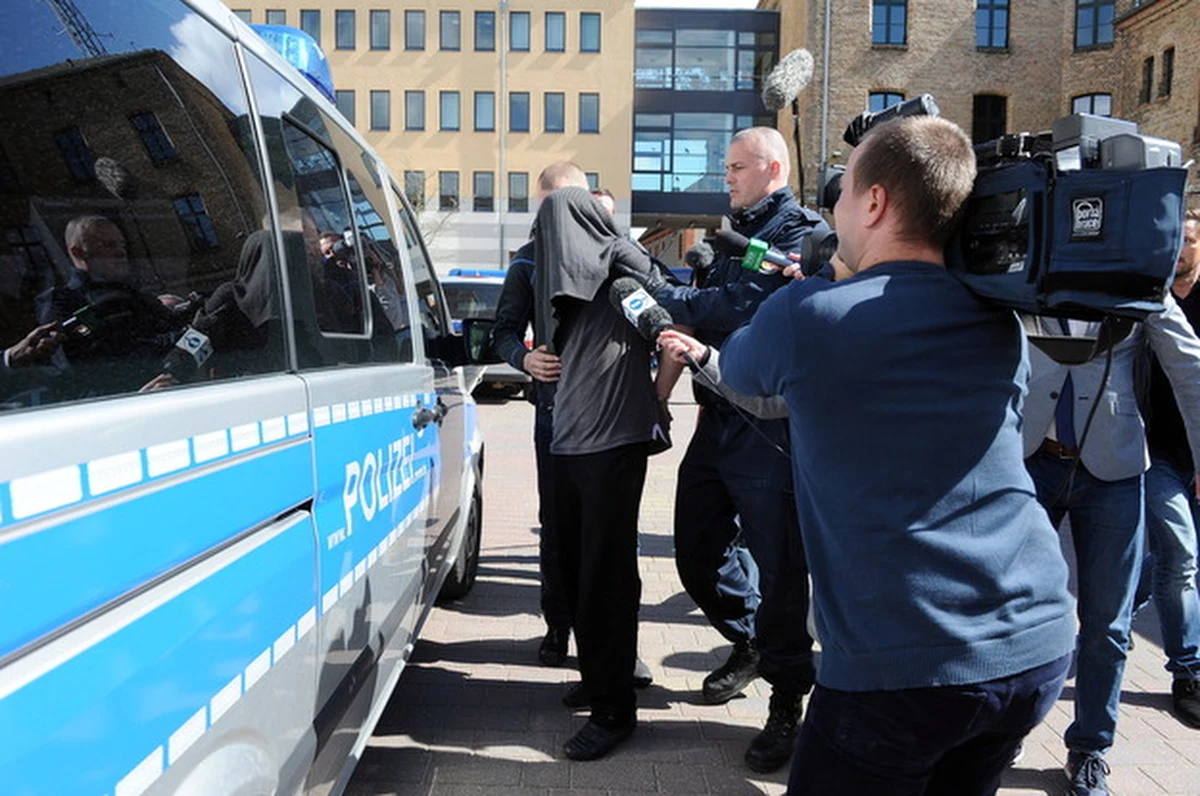 ​Wyższy Sąd Krajowy w Rostocku podjął decyzję o przekazaniu polskiemu wymiarowi sprawiedliwości Adriana M. Taką informację przekazała Christine Boehm, rzeczniczka sądu. 31-letni mężczyzna jest podejrzany o uprowadzenie 10-letniej Mai z Wołczkowa koło Szczecina. 