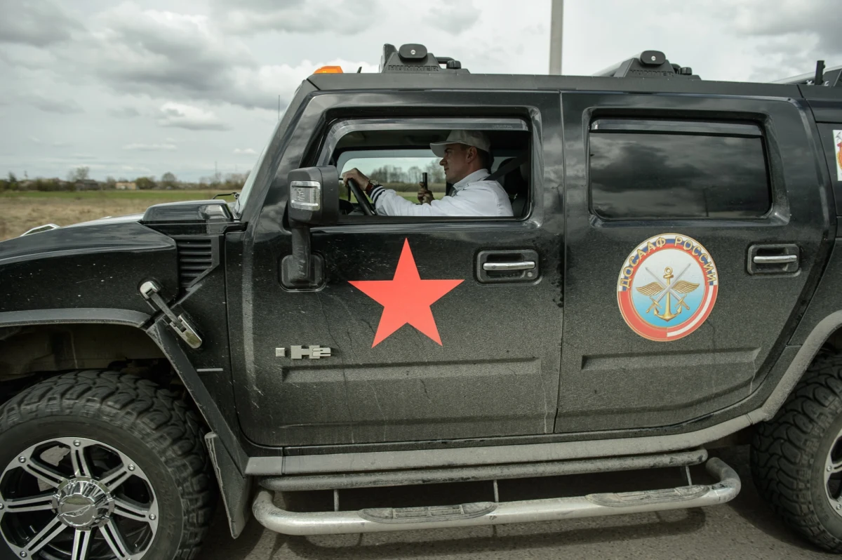 Uczestnicy rosyjskiego rajdu „Drogami Chwały” przekroczyli polsko-białoruską granicę w Terespolu i ruszyli w stronę Warszawy. Rosyjska kolumna samochodów wyruszyła z Moskwy 18 kwietnia, by uczcić 70. rocznicę zwycięstwa nad hitlerowskimi Niemcami. Uczestnicy planują pokonać trasę liczącą 3800 kilometrów przez Białoruś, Polskę i Czechy, do niemieckiego Torgau. 