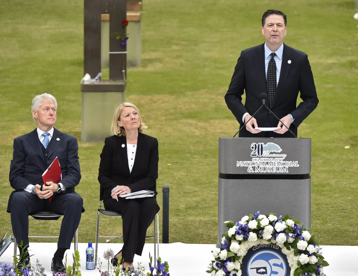 Publicysta dziennika "Washington Post" Richard Cohen w dzisiejszym wydaniu polemizuje z krytykami wypowiedzi dyrektora FBI Jamesa Comeya na temat Holokaustu. W jego ocenie Comey nie obarczył Polski odpowiedzialnością za zagładę Żydów. 