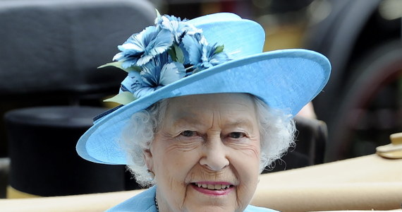 ​Królowa Elżbieta II kończy 89. lat. Urodziny spędzi na zamku w Windsorze w gronie rodziny. Jest obecnie najstarszą monarchinią na świecie, a pod względem długości panowania może w tym roku prześcignąć nawet własną praprababkę - królową Wiktorię. 