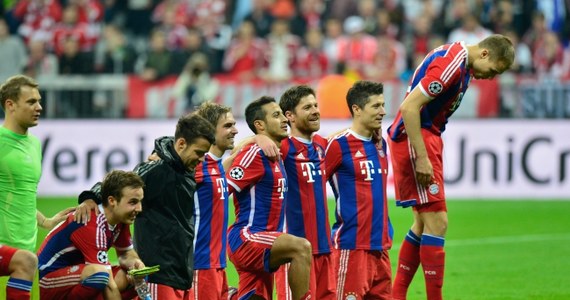 Bayern Monachium i FC Barcelona zagrają w półfinale Ligi Mistrzów. Bawarczycy w wielkim stylu odrobili straty z Portugalii pokonując u siebie FC Porto 6:1 (5:0). Dwie bramki strzelił Robert Lewandowski. Spokojnie do kolejnej rundy przeszła Duma Katalonii wygrywając 2:0 (2:0) z PSG. Na liście strzelców dwa razy pojawiło się nazwisko Neymara.