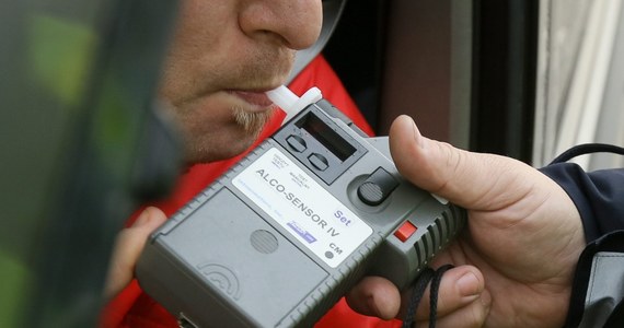 Zamiast zapowiadanego przez rząd zaostrzenia kar dla osób, prowadzących auta pod wpływem alkoholu, posłowie przemycili do uchwalonej już ustawy przepisy, pozwalające łagodzić nawet istniejące już kary. Wiele wskazuje na to, że głosujący nad zmianami w kodeksie karnym posłowie nie mieli pojęcia, co popierają.