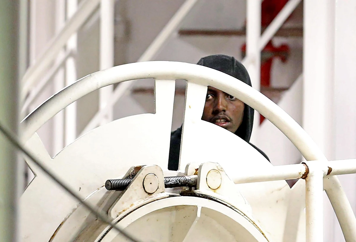 Ponad 1000 następnych imigrantów przypłynęło do Włoch. Kraj ten już kolejny dzień zmaga się z rekordowym napływem uciekinierów z wybrzeży Libii. Powróciły postulaty przeniesienia do Włoch z Polski siedziby unijnej agencji do spraw granic.