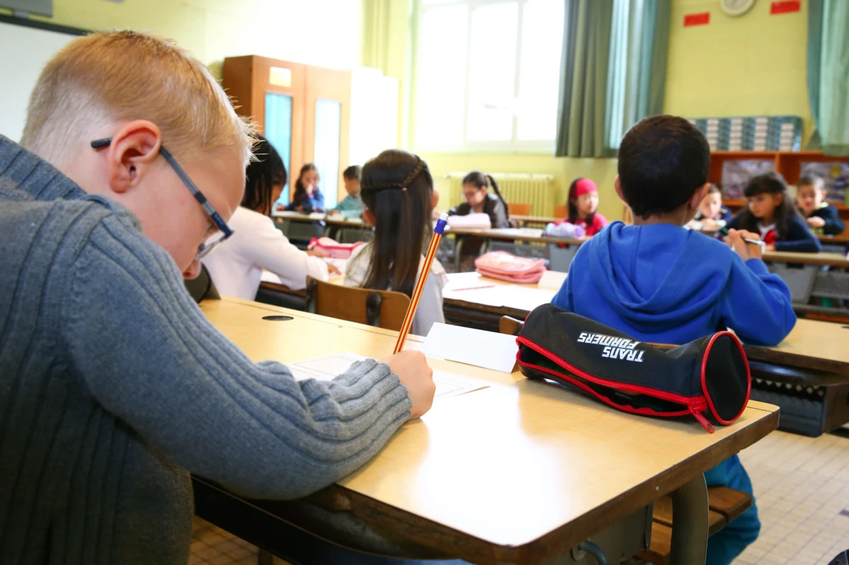 Dyskryminacja w szkole jest zjawiskiem powszechnym. Dotyczy i uczniów, i nauczycieli - wynika z raportu, przedstawionego KPRM przez Towarzystwo Edukacji Antydyskryminacyjnej. Najczęściej dyskryminowani są uczniowie biedni i nieheteroseksualni.